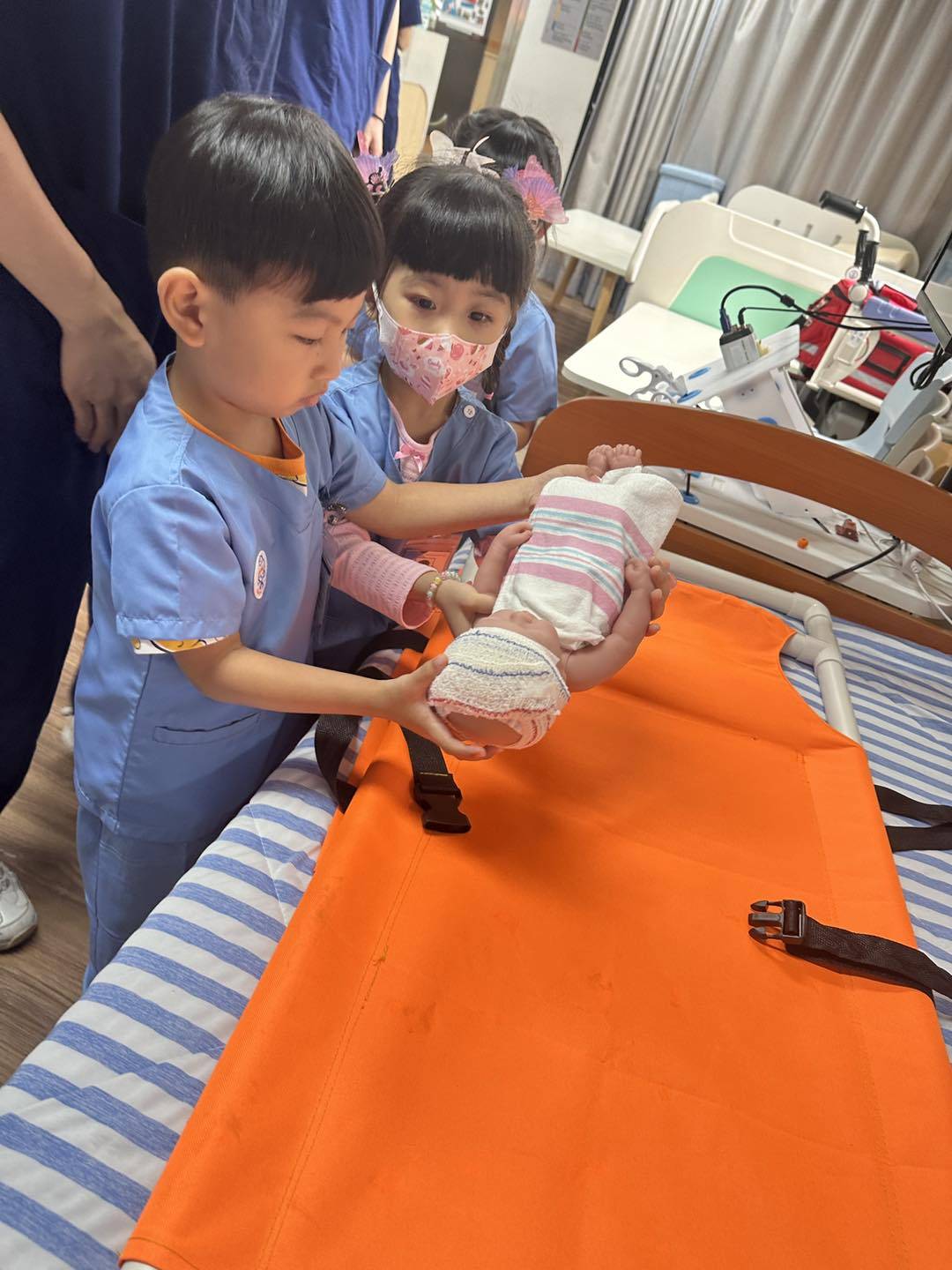 👩🏻‍⚕️AED 1 Accident & Emergency Department  - First Session🧑🏻‍⚕️ (Ages 3-6)